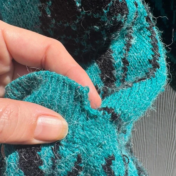 Vintage New Wang Kong Knit Cardigan With Floral Appliqué Size MD - Picture 16 of 16